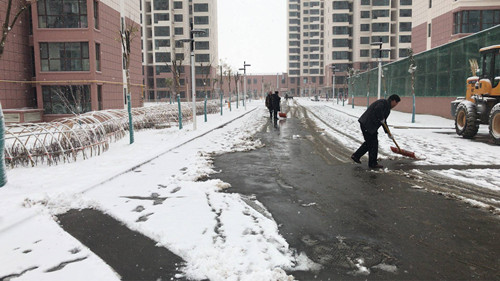宗家梁清扫积雪 (3)_副本.jpg